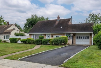 50 Sycamore Ln, Levittown, NY 11756
