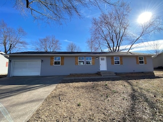 914 Price St, Aurora, MO 65605