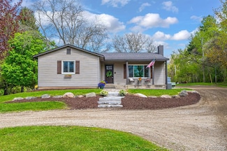 1205 McKail Rd, Leonard, MI 48367