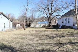 924 N Maple Ave, Mountain Grove, MO 65711