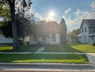 208 N 6th St, Kirkland, IL 60146