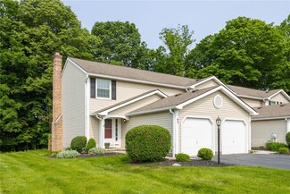 93 Courtshire Ln, Penfield, NY 14526