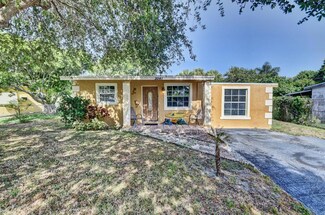 3041 E Palm Dr, Boynton Beach, FL 33435