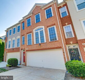 9134 Cook Inlet Dr, Fort Belvoir, VA 22060