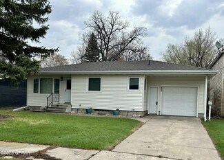 660 N Central St, Warren, MN 56762