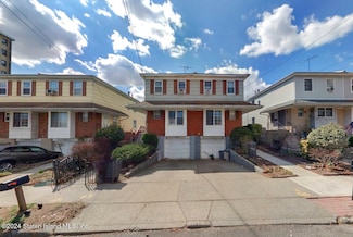 958 Clove Rd, Staten Island, NY 10301
