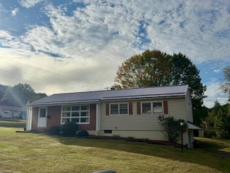 3 Belmont Dr, Warren, PA 16365