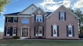 20 Riddle Ct, Asbury, NJ 08802