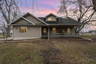 2528 E Stewart Rd, Midland, MI 48640