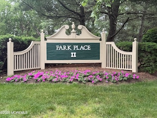 4 Richmond Ct, Tinton Falls, NJ 07712