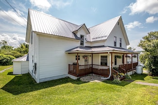 105 W Main St, Lunenburg, VT 05906
