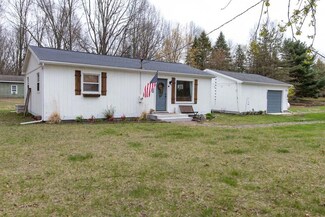 3350 Riverside Rd, Benton Harbor, MI 49022
