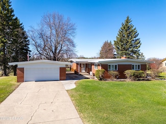 118 Golf Terrace Dr, Crookston, MN 56716