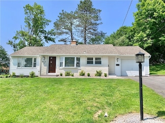 17 Benton Cir, Utica, NY 13501