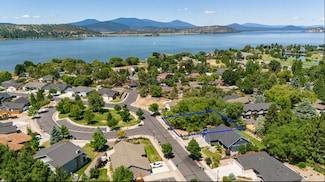 811 Quail Point Dr, Klamath Falls, OR 97601
