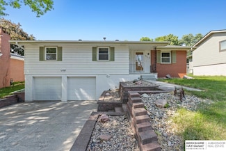 8832 Spaulding Cir, Omaha, NE 68134