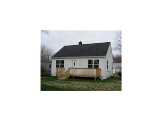 1136 10th St NW, Cedar Rapids, IA 52405