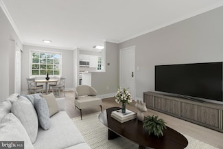 1724 W Abingdon Dr Unit 201, Alexandria, VA 22314
