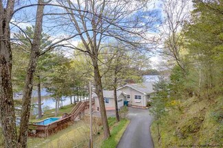 28 Lake Shore Dr, Pine Bush, NY 12566