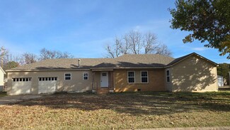 1204 1204 N 12th St, Duncan, OK 73533