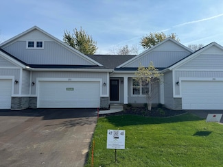 213 Hickory Valley Dr, Kalamazoo, MI 49009