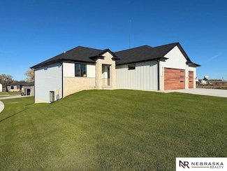8700 Honeybee Ln, Lincoln, NE 68526