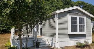 15 1st St, Pocasset, MA 02559