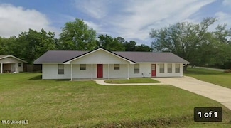 120 Lakeside Dr, Waveland, MS 39576