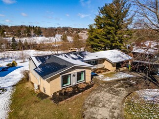 4435 E Loch Alpine Dr, Ann Arbor, MI 48103