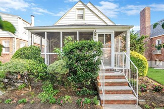 36 Greenwood Place, Valley Stream, NY 11581