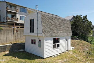 619 NW 6th St, Newport, OR 97365