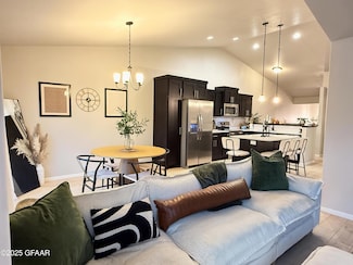 1737 Tobi Ln, Grand Forks, ND 58201