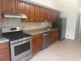 123 Shippen St Unit 2, Weehawken, NJ 07086