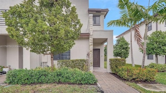 867 NE 211th St, Miami, FL 33179
