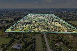 000 Swarthout Rd, Hamburg Township, MI 48169