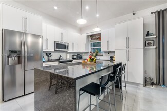 13936 S Cypress Cove Cir, Davie, FL 33325