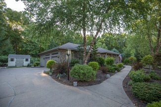 15 Ferrin Dr, Southwick, MA 01077