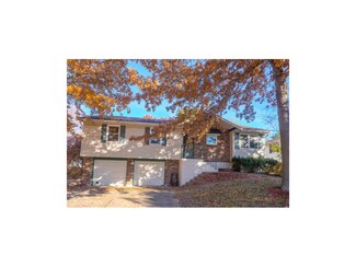 19508 Bryn Mawr Dr, Independence, MO 64057