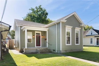 628 E Chestnut St, Jeffersonville, IN 47130