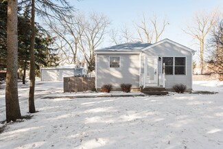 1N214 Papworth St, Carol Stream, IL 60188