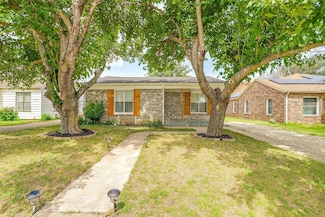 627 Hallvale Dr, Fort Worth, TX 76108
