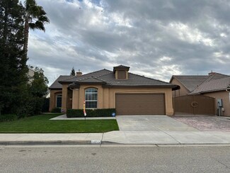 1127 E Pinehurst Ave, Fresno, CA 93730