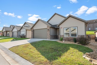 381 Stillwood Dr, Branson, MO 65616