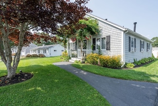 25 Bluff Ave, Mashpee, MA 02649
