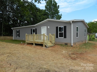 1909 Parkwood Dr, Lenoir, NC 28645