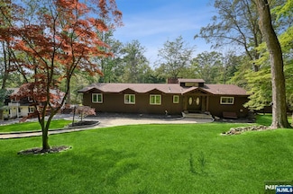 550 Dorchester Dr, Rivervale, NJ 07675