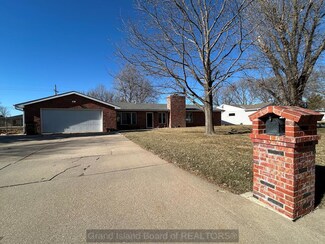 814 S Cherry St, Grand Island, NE 68801