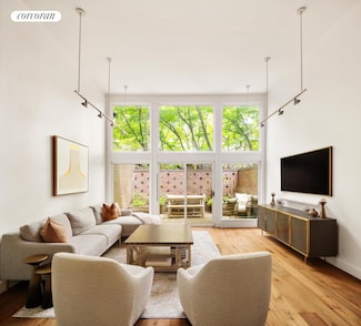 235 E 93rd St, New York, NY 10128