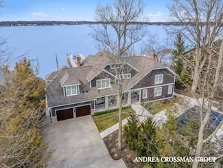 1785 S Shore Dr, Holland, MI 49423
