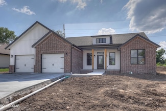 2221 Harlow St, Carthage, MO 64836